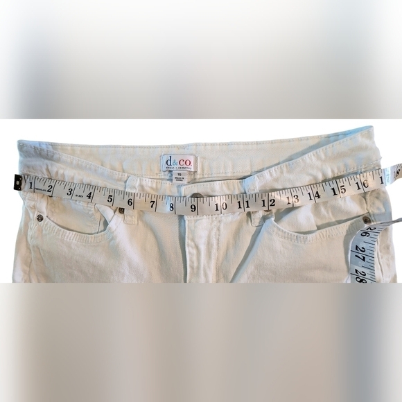 Denim & Co. Regular Tulip Snap Hem Capri Jeans Button Detail Women's 10 White - Picture 10 of 14